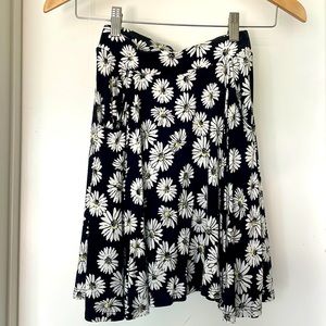 Skate Skirt High-waist black with daisies